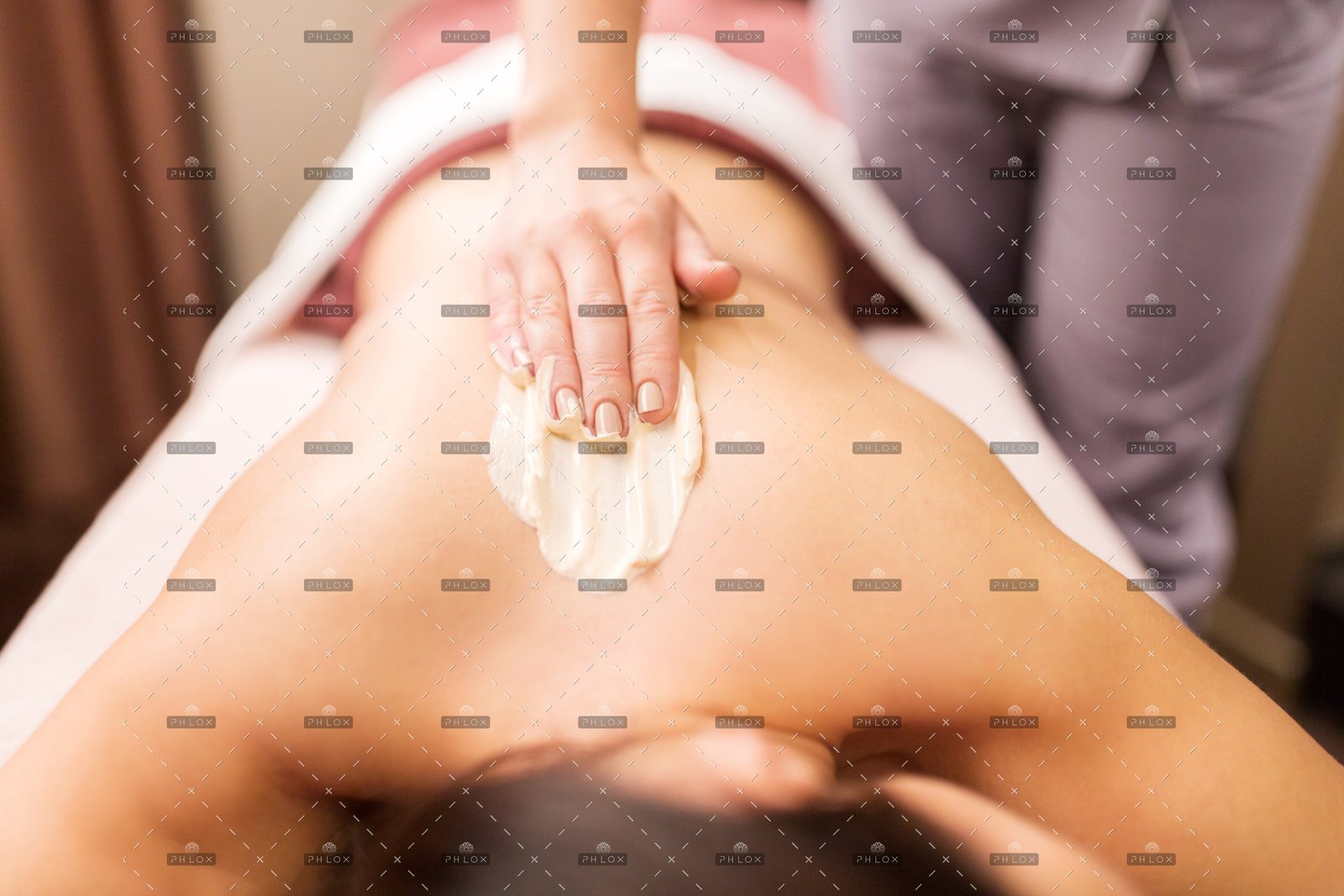 demo-attachment-386-woman-having-back-massage-with-cream-at-spa-PFCWZ34